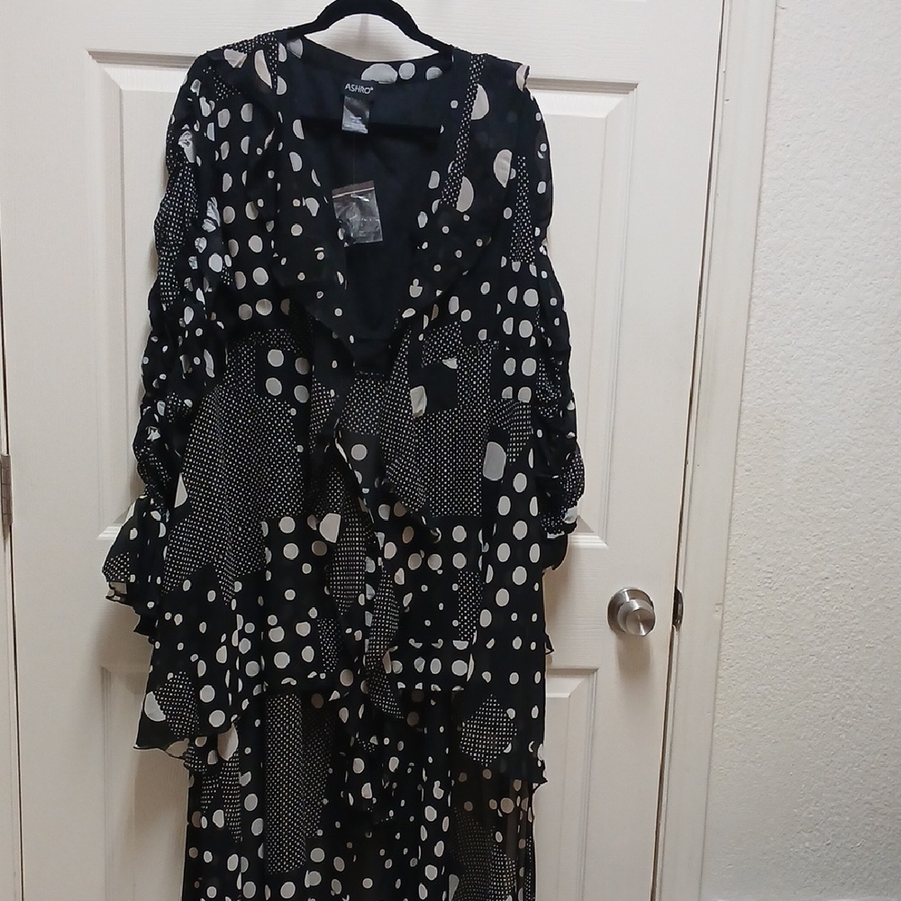 Ashro Black and White V-Neck Long Sleeve Blouse